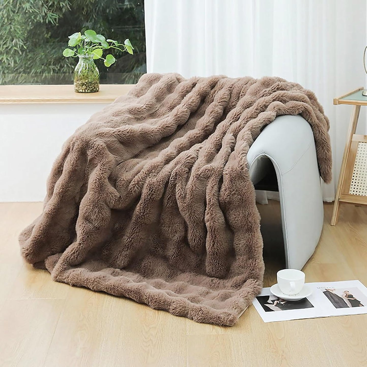 UKELER Soft Faux Fur Throw Blanket Solid Reversible Shaggy Blanket Plush Thick Fluffy Blankets Throws for Bed, Couch, Sofa, Office, Camping 50''x60'' Brown
